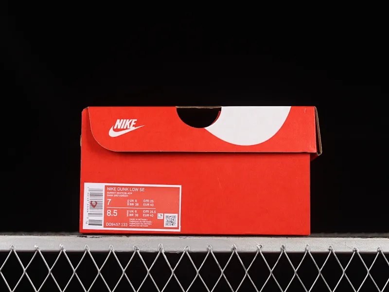 All categories Nk SB Dunk series Nk SB Dunk Low low-top sneakers Nk SB Dunk Low "85" black and gray double hook strap black and green SB low-top sports and leisure sneakers DO9457-133